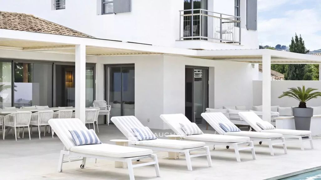 Luxury villa near Saint-Tropez with private beach access