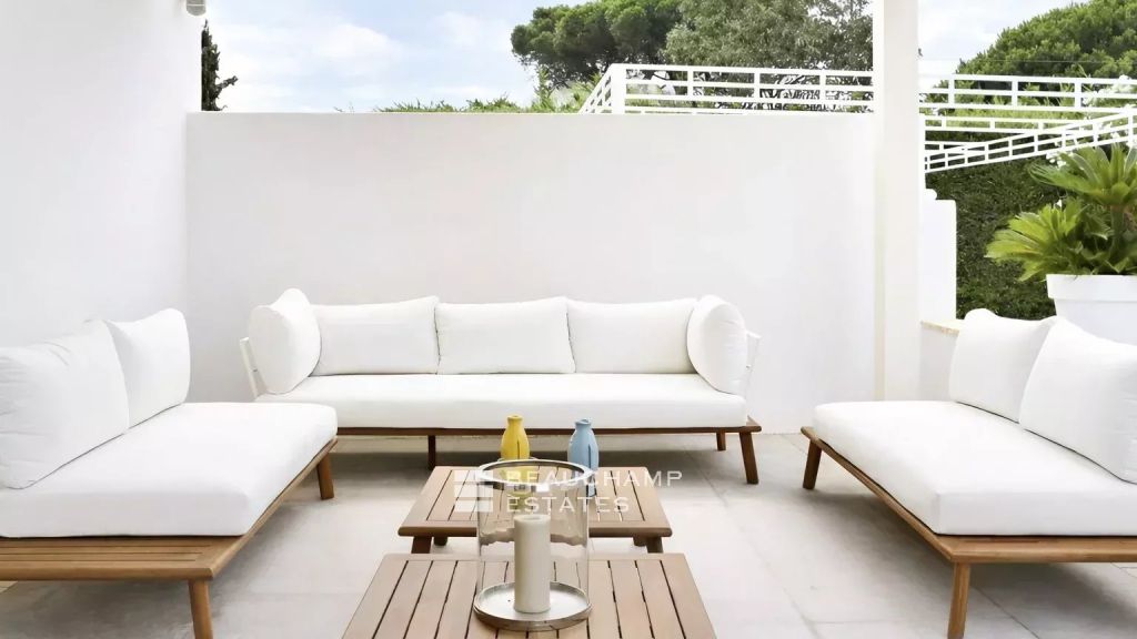 Luxury villa near Saint-Tropez with private beach access