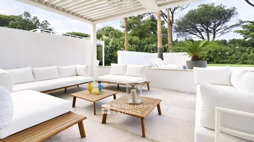 Luxury villa near Saint-Tropez with private beach access