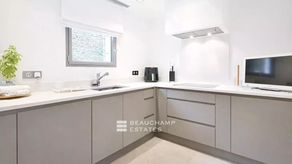 Luxury villa near Saint-Tropez with private beach access