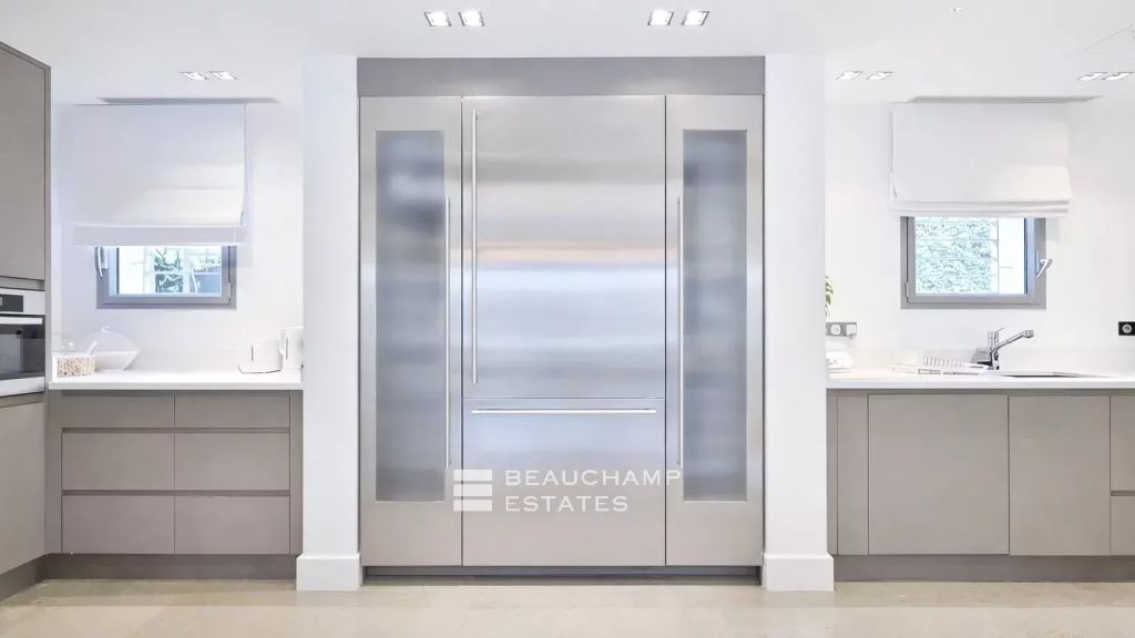 Luxury villa near Saint-Tropez with private beach access