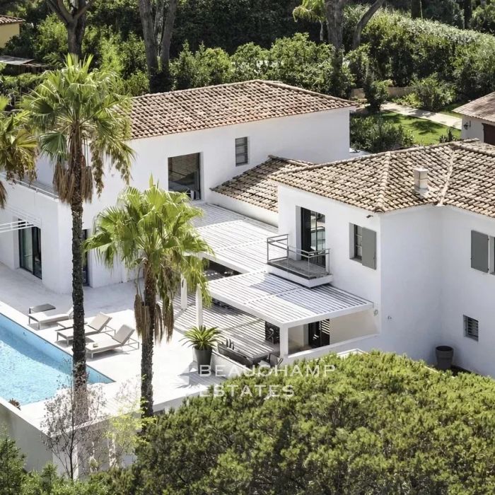 Luxury villa near Saint-Tropez with private beach access