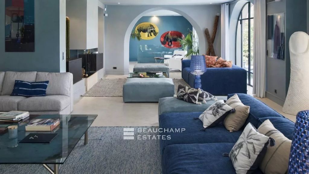 Luxury villa with sea view a few minutes from the center of Saint-Tropez