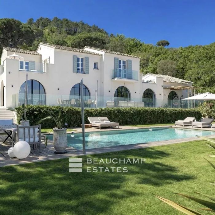 Luxury villa with sea view a few minutes from the center of Saint-Tropez