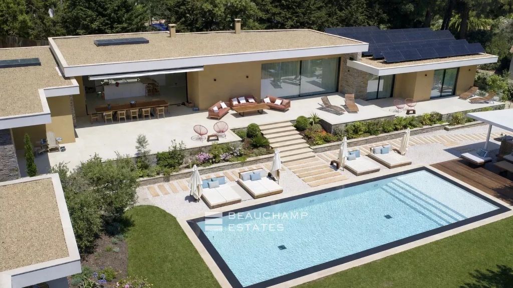 Luxury villa within walking distance of Pampelonne beach and Club 55