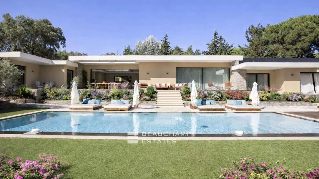 Luxury villa within walking distance of Pampelonne beach and Club 55