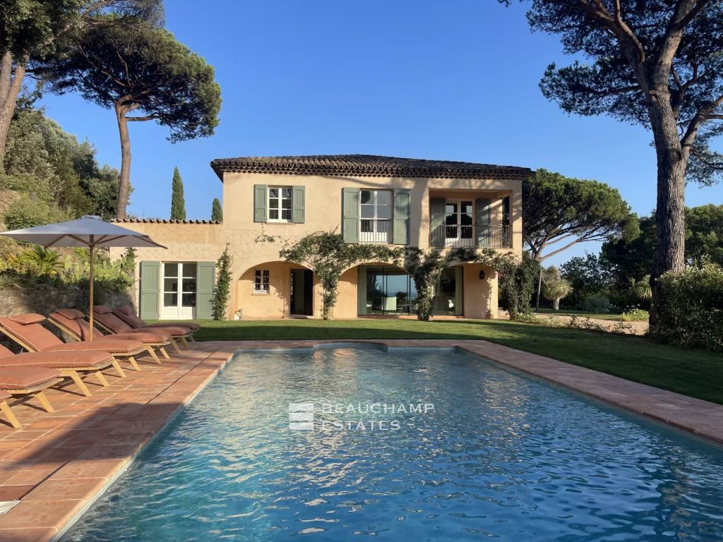 MAGNIFICENT CHARMING VILLA WITH SEA VIEW CLOSE TO CENTER
