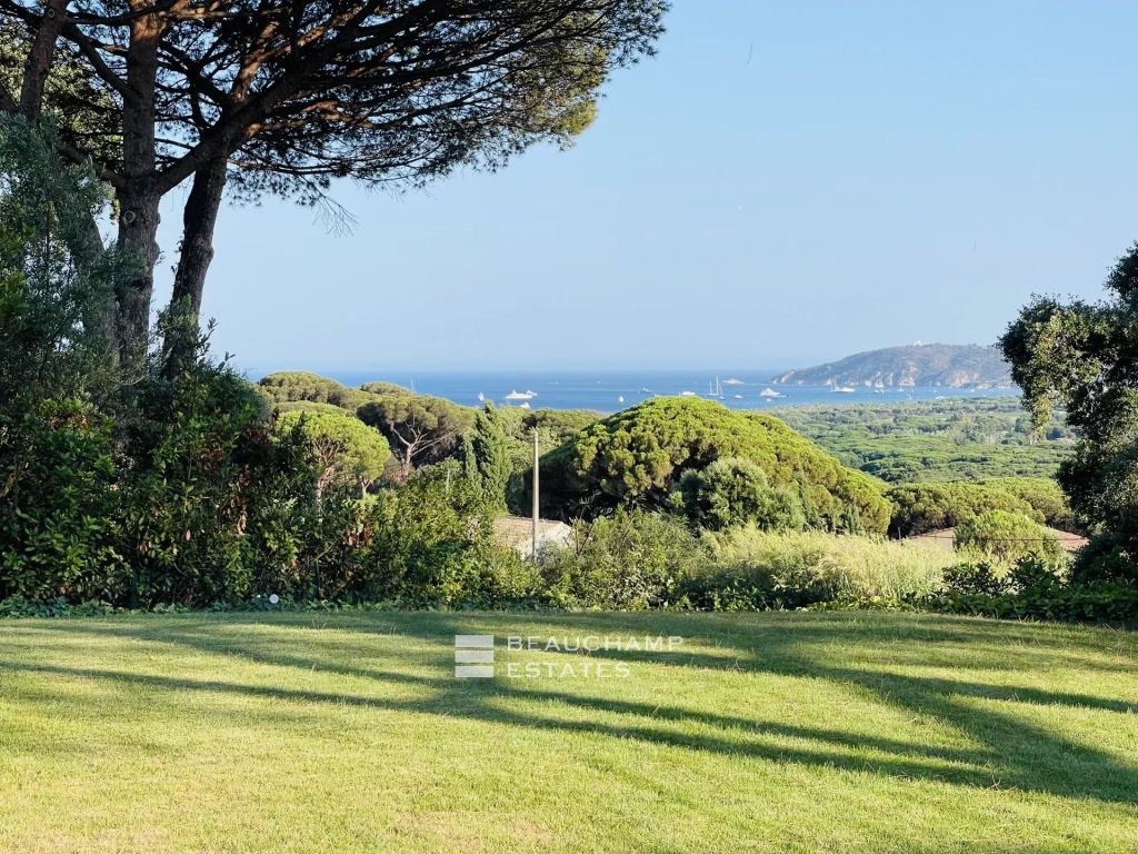 MAGNIFICENT CHARMING VILLA WITH SEA VIEW CLOSE TO CENTER