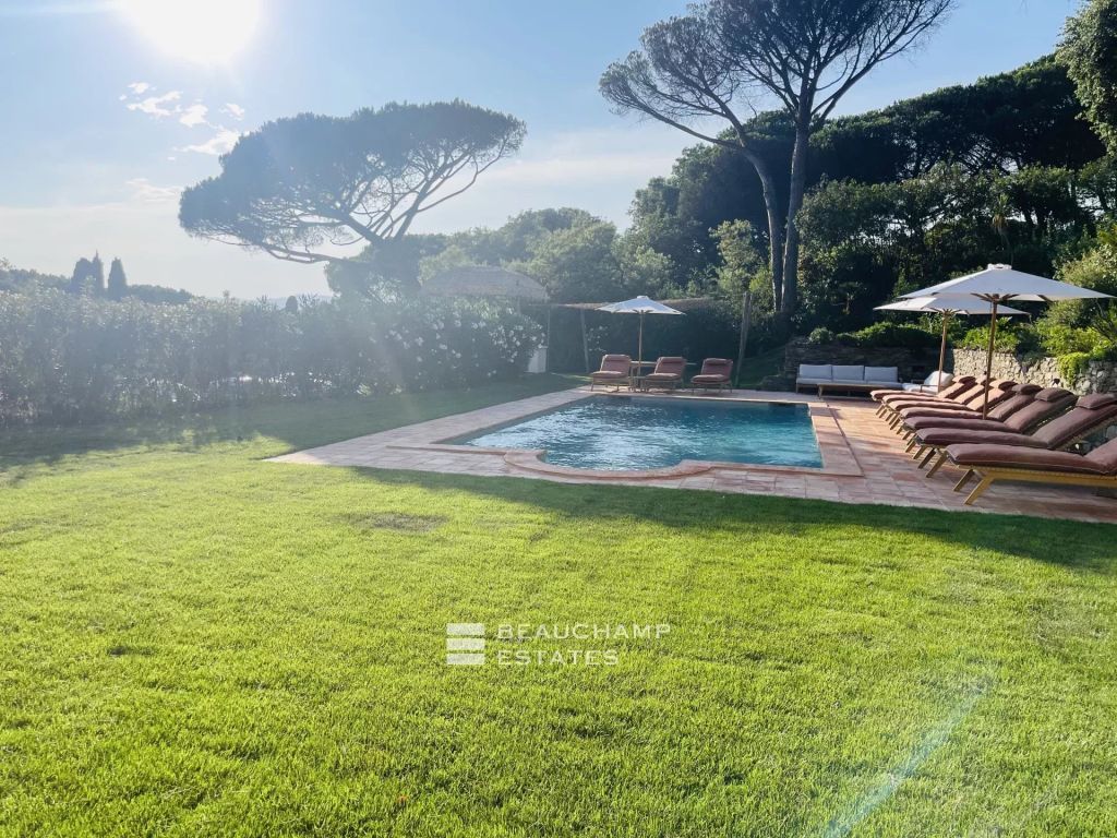 MAGNIFICENT CHARMING VILLA WITH SEA VIEW CLOSE TO CENTER