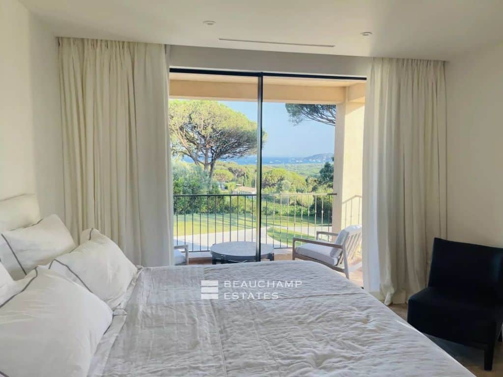 MAGNIFICENT CHARMING VILLA WITH SEA VIEW CLOSE TO CENTER