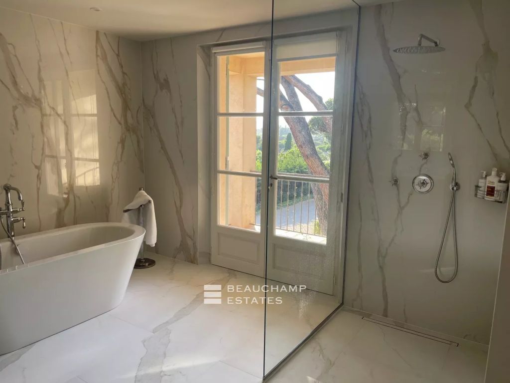 MAGNIFICENT CHARMING VILLA WITH SEA VIEW CLOSE TO CENTER