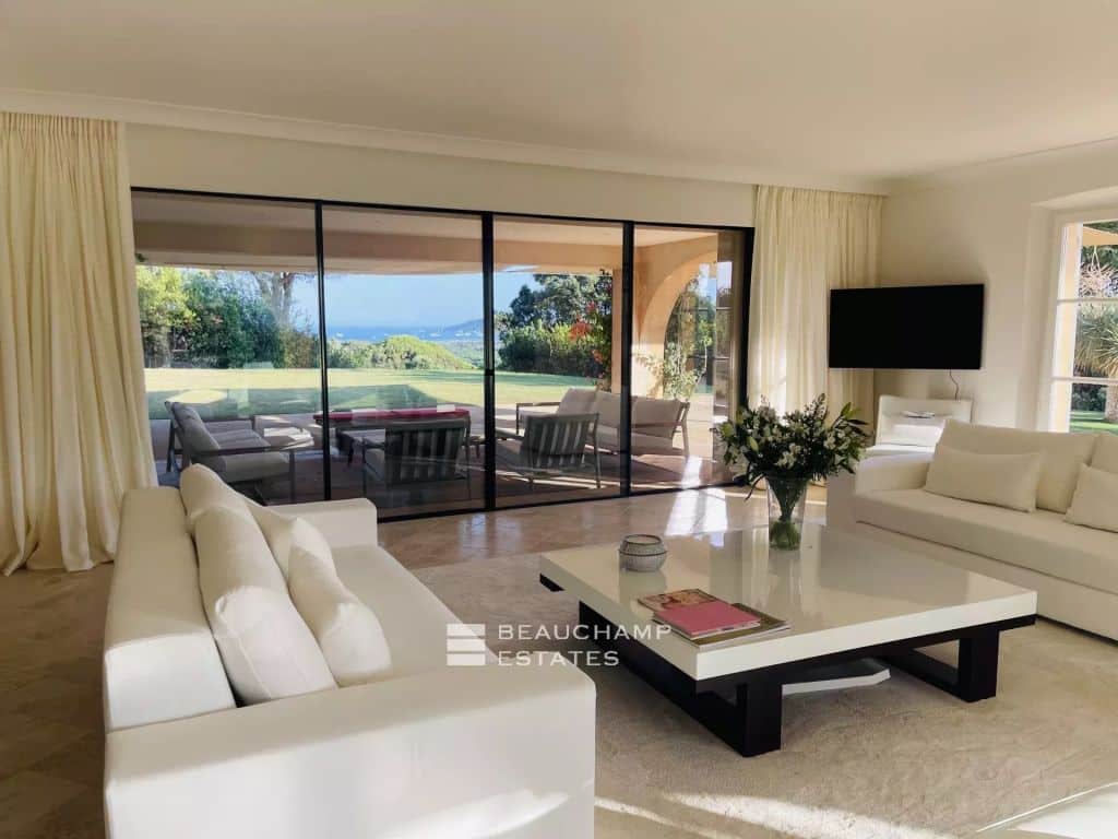 MAGNIFICENT CHARMING VILLA WITH SEA VIEW CLOSE TO CENTER