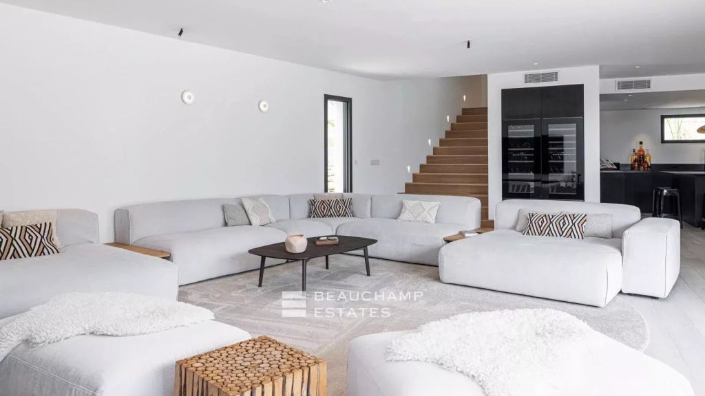 Magnificent contemporary 5-bedroom villa in Opio