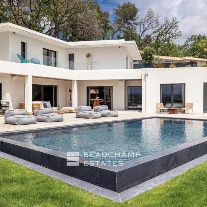 Magnificent contemporary 5-bedroom villa in Opio