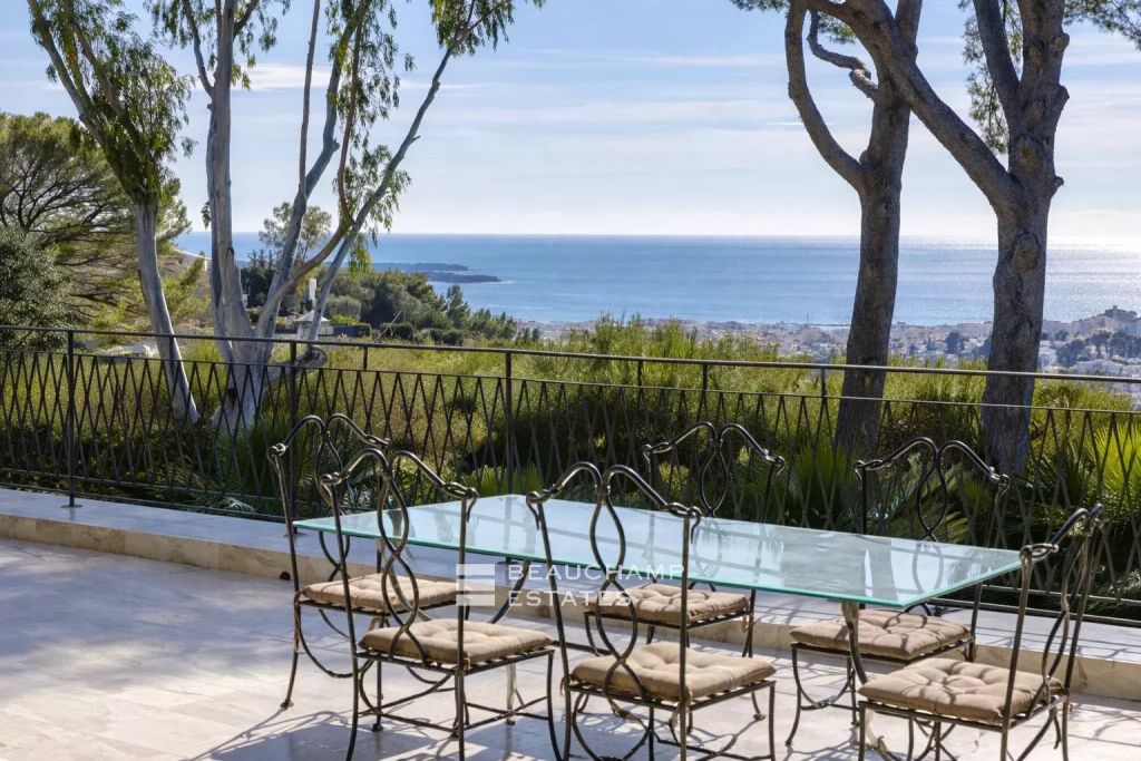 Magnificent contemporary villa with sea view- Mougins