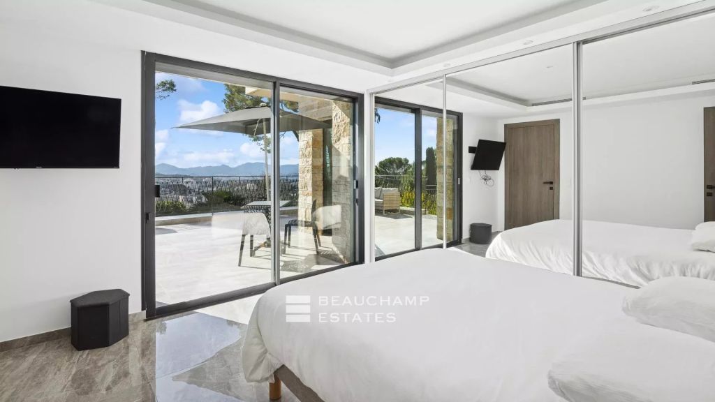Magnificent contemporary villa with sea view- Mougins