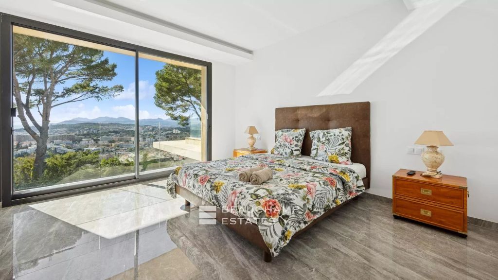 Magnificent contemporary villa with sea view- Mougins