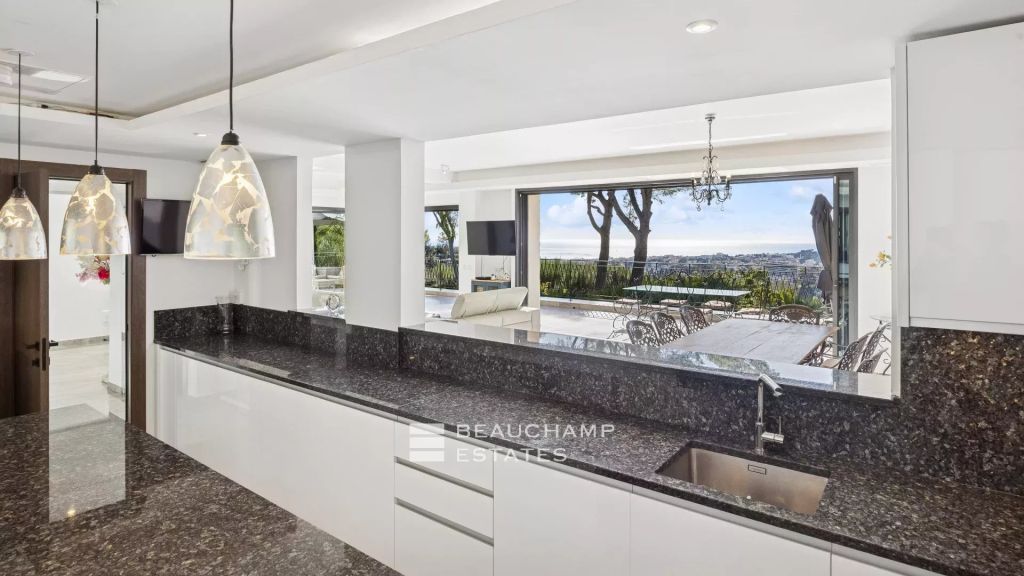 Magnificent contemporary villa with sea view- Mougins