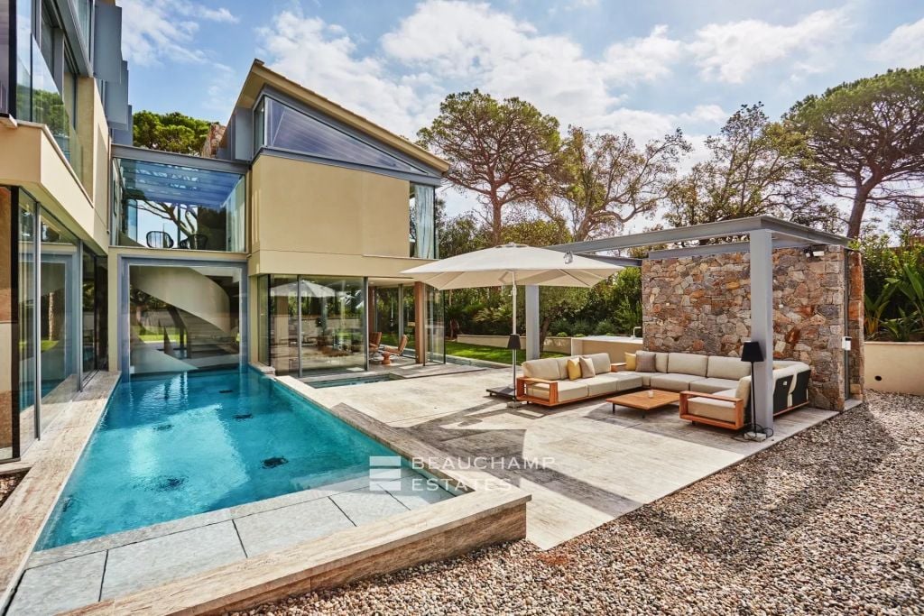 Magnificent villa in a private park in Saint-Tropez