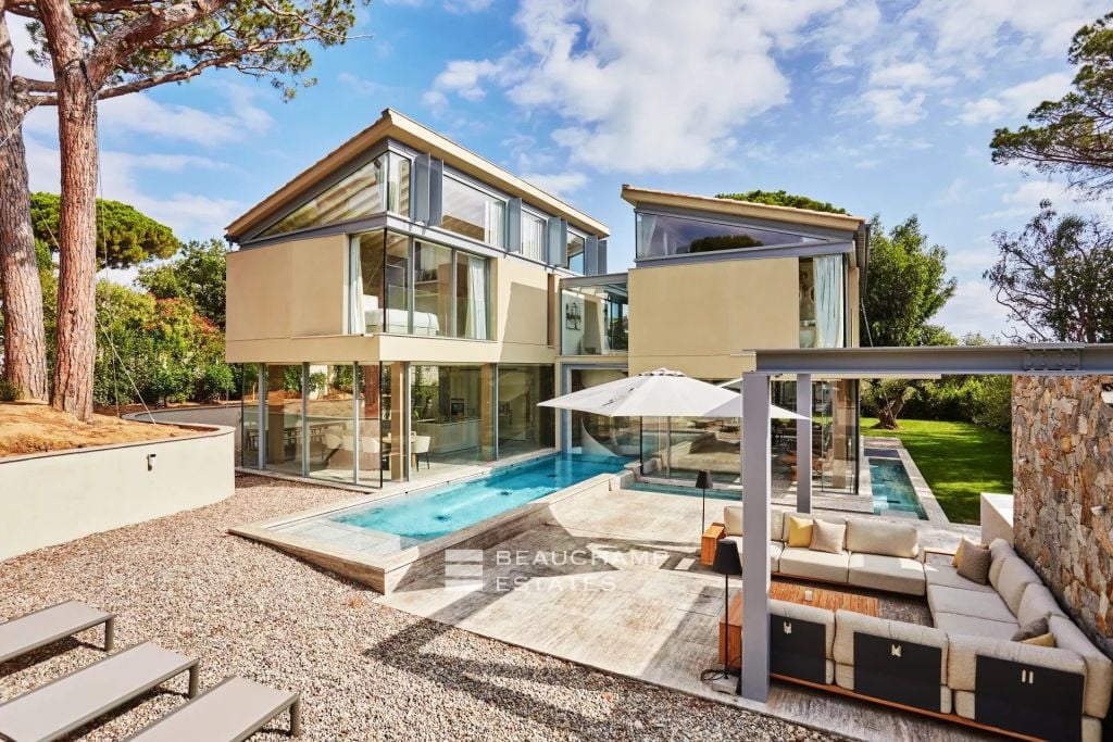 Magnificent villa in a private park in Saint-Tropez