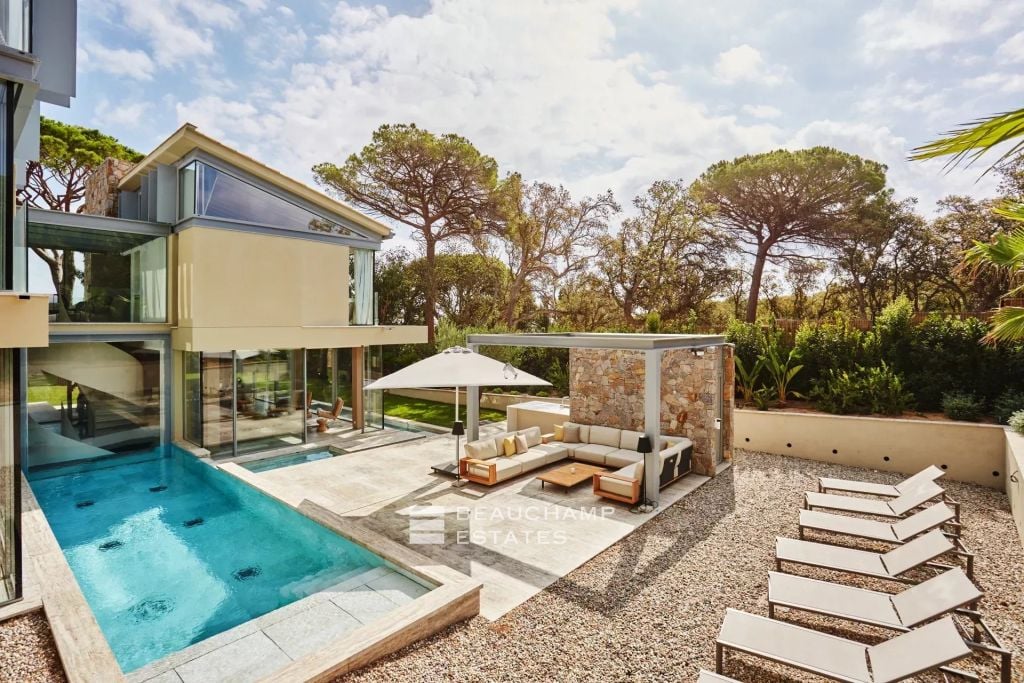 Magnificent villa in a private park in Saint-Tropez