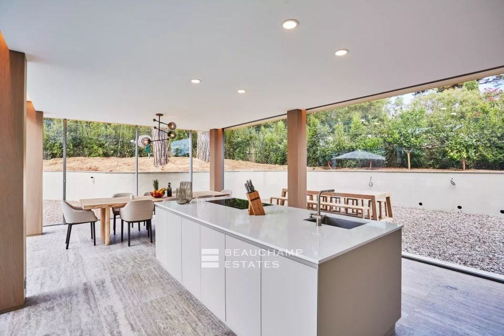 Magnificent villa in a private park in Saint-Tropez