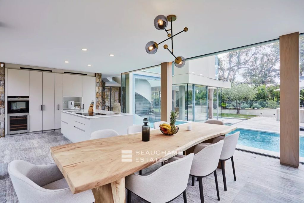 Magnificent villa in a private park in Saint-Tropez