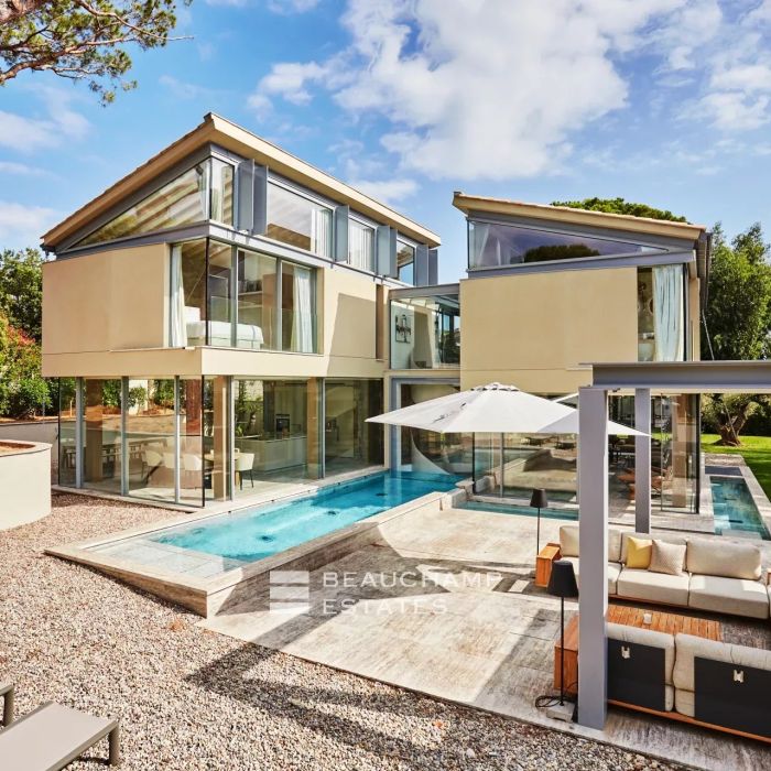 Magnificent villa in a private park in Saint-Tropez