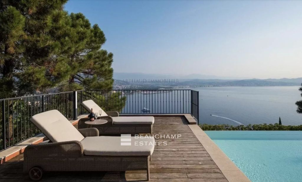 Magnificent villa with panoramic sea view – 5 bedrooms – in Théoule