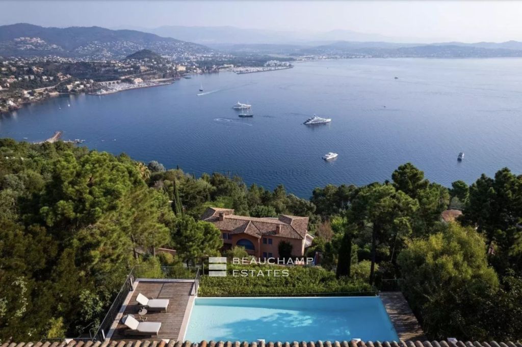 Magnificent villa with panoramic sea view – 5 bedrooms – in Théoule