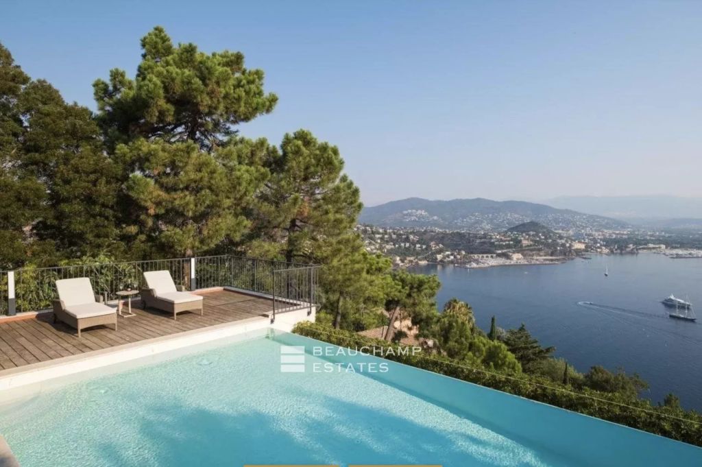 Magnificent villa with panoramic sea view – 5 bedrooms – in Théoule