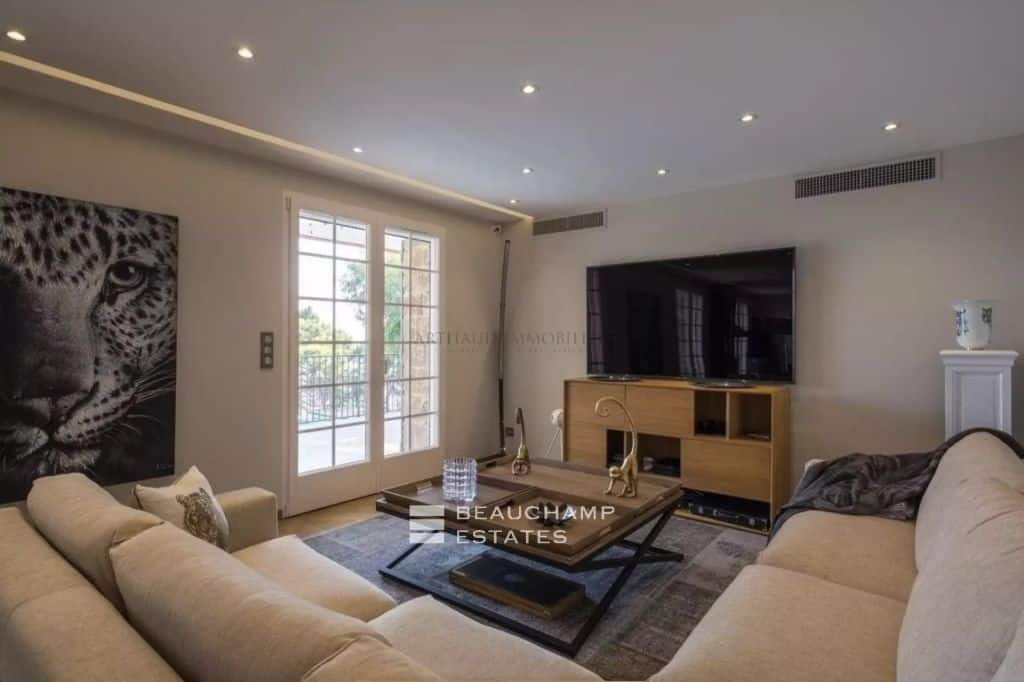 Magnificent villa with panoramic sea view – 5 bedrooms – in Théoule