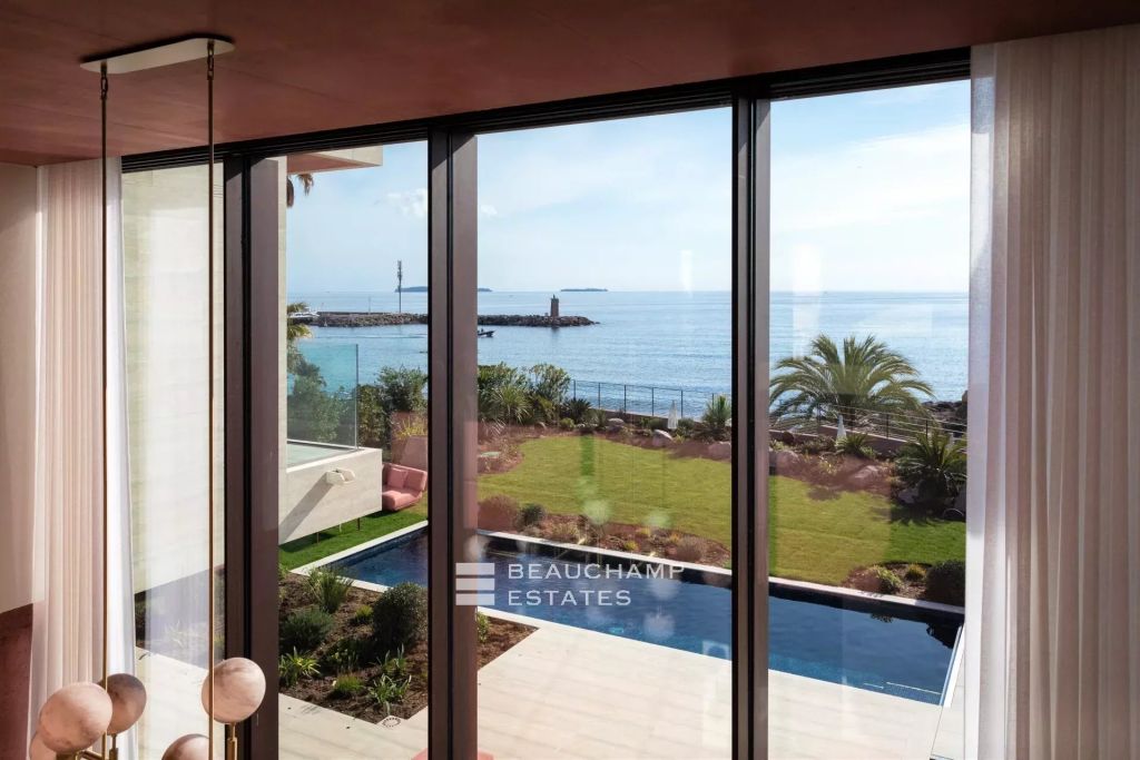 Mandelieu – La Napoule – Contemporary Seafront Villa