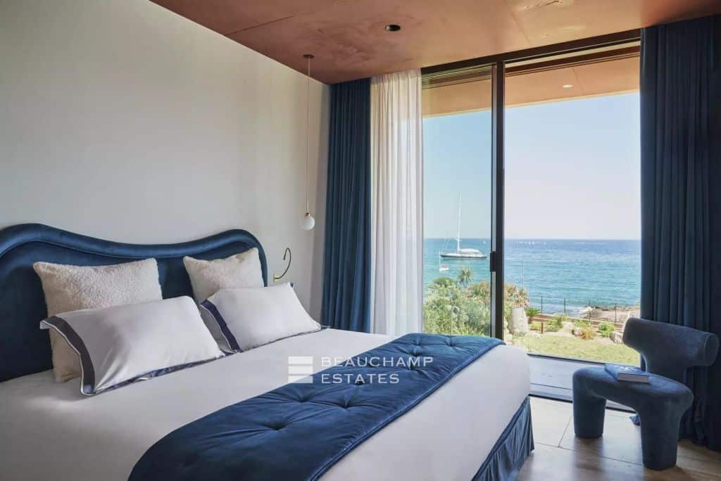 Mandelieu – La Napoule – Contemporary Seafront Villa