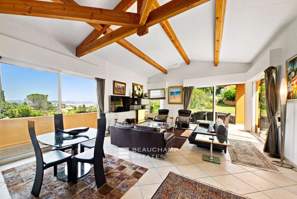 MANDELIEU LA NAPOULE – Villa in a private estate