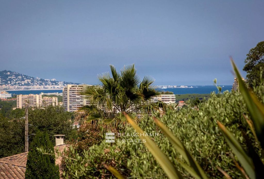 MANDELIEU LA NAPOULE – Villa in a private estate