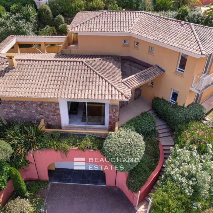 MANDELIEU LA NAPOULE – Villa in a private estate