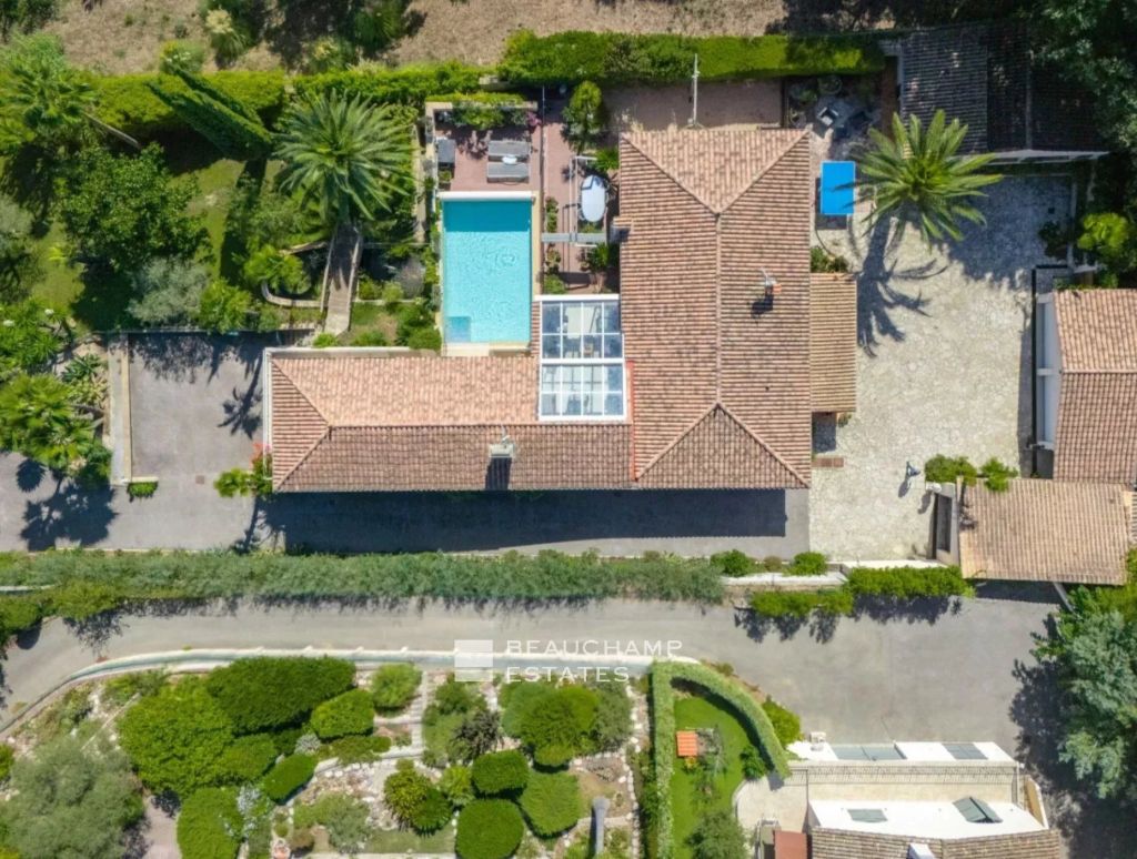 Minelle – Family Property with Swimming Pool in a Sought-After Residential Area