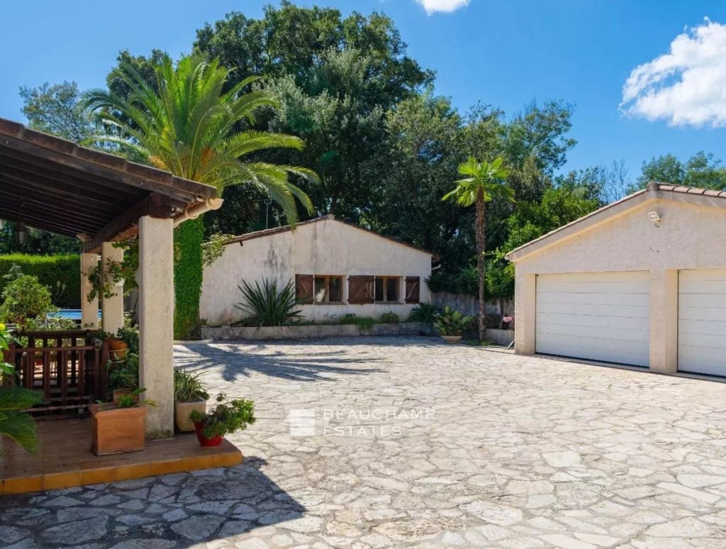 Minelle – Family Property with Swimming Pool in a Sought-After Residential Area