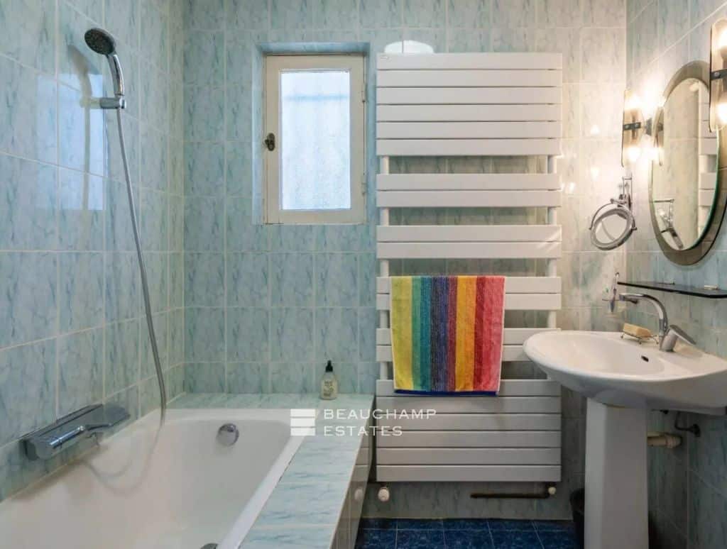 Minelle – Family Property with Swimming Pool in a Sought-After Residential Area