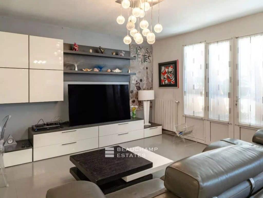 Minelle – Family Property with Swimming Pool in a Sought-After Residential Area