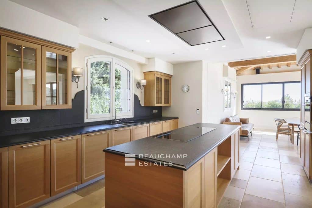 Modern 5-Bedroom Bastide – Mougins