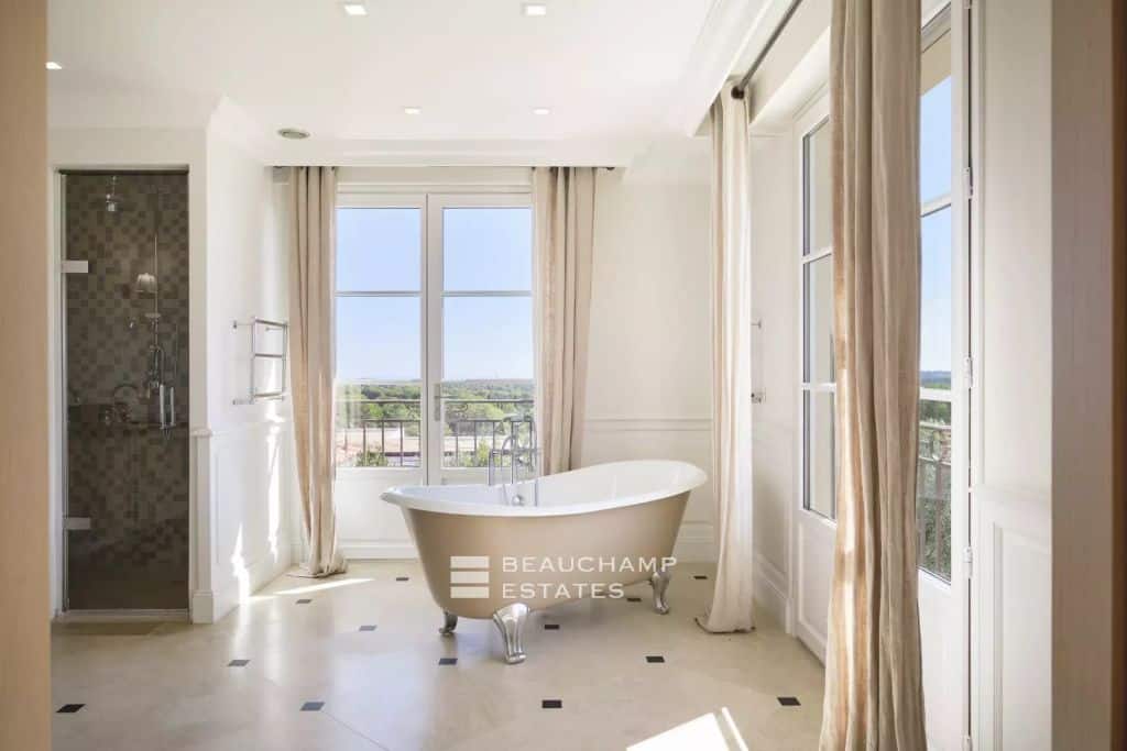 Modern 5-Bedroom Bastide – Mougins