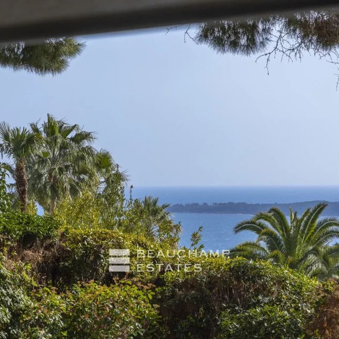 Modern 5-bedroom villa with sea view – Cannes Basse Californie