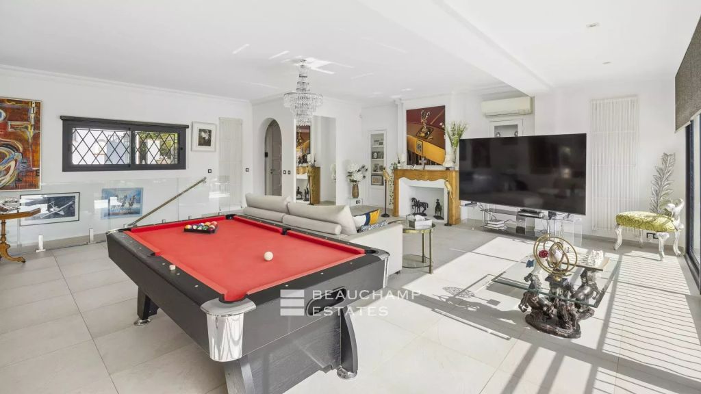Modern 5-bedroom villa with sea view – Cannes Basse Californie