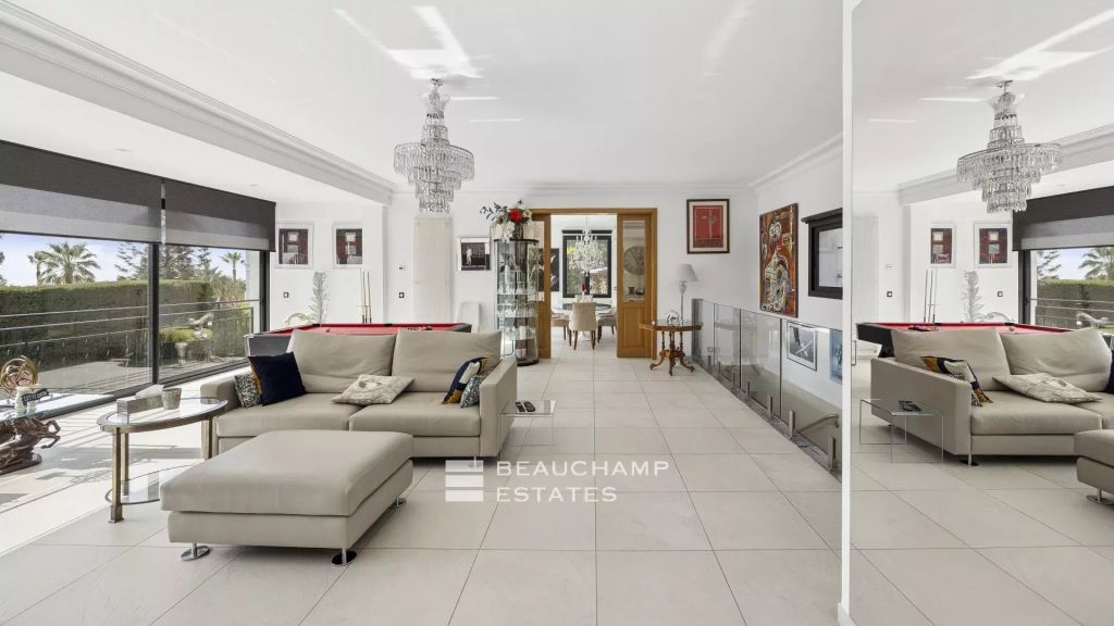 Modern 5-bedroom villa with sea view – Cannes Basse Californie