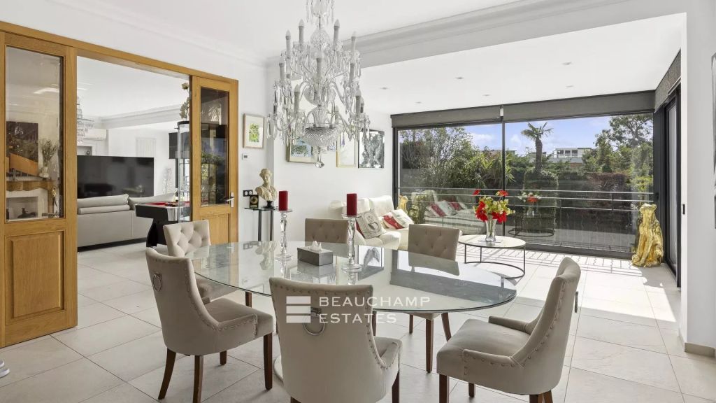 Modern 5-bedroom villa with sea view – Cannes Basse Californie