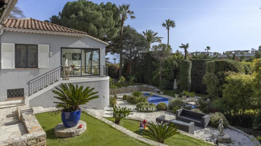 Modern 5-bedroom villa with sea view – Cannes Basse Californie