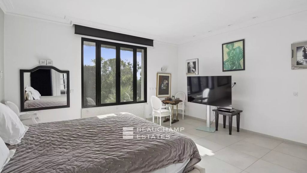 Modern 5-bedroom villa with sea view – Cannes Basse Californie