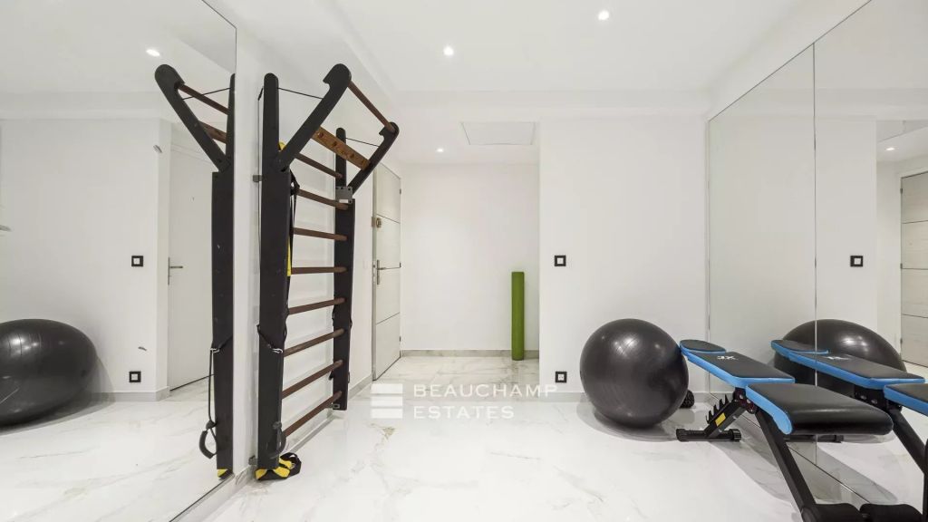 Modern 5-bedroom villa with sea view – Cannes Basse Californie